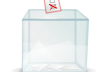 Urne de vote avec un scrutin que l'on fait glisser.